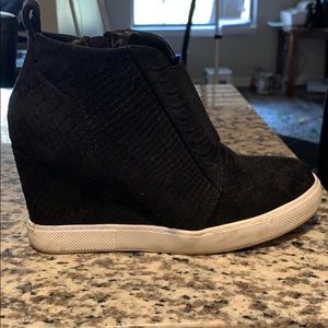 Snake Skin Black Wedges